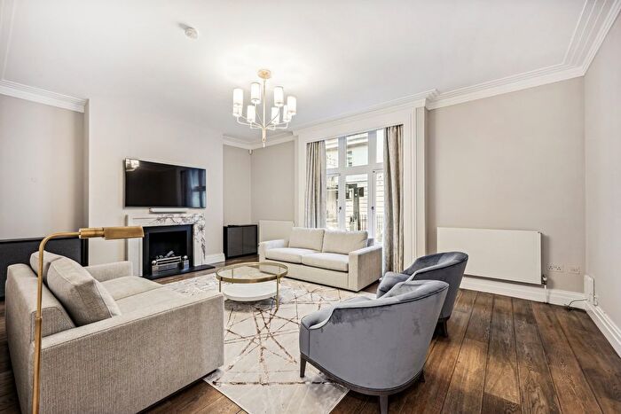 3 Bedroom Flat To Rent In Dunraven Street, Mayfair, W1K