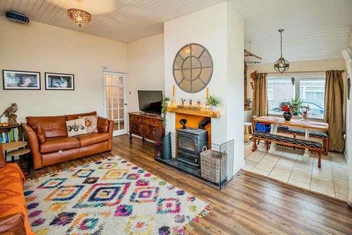 3 Bedroom Bungalow For Sale In Derwen Green, Four Crosses, Llanymynech, Powys, SY22
