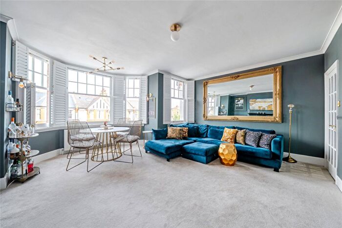 2 Bedroom Flat For Sale In Windermere Road, London, N10