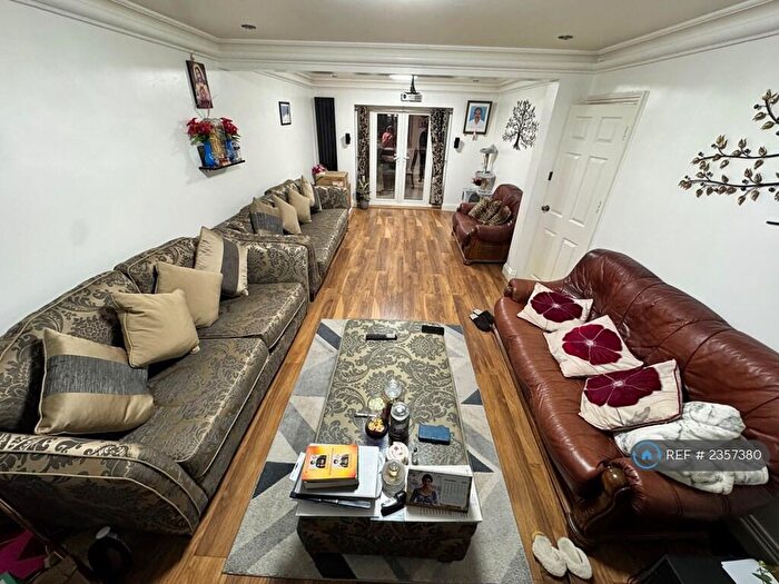 5 Bedroom Terraced House To Rent In Stoke Avenue, Ilford, IG6