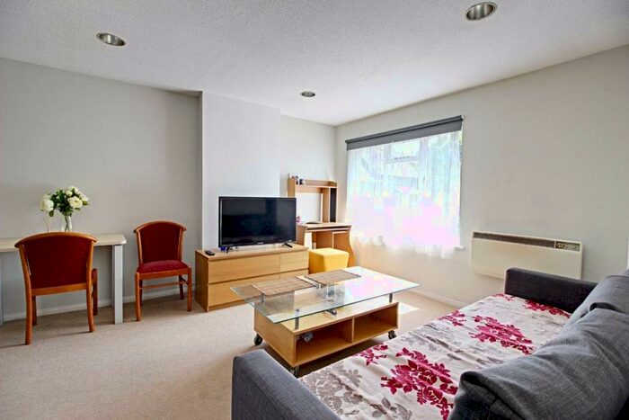 1 Bedroom Flat To Rent In Copwood Close, North Finchley, N12