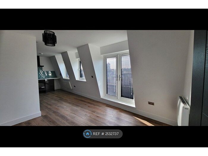 2 Bedroom Flat To Rent In Balham High Road, London, SW17