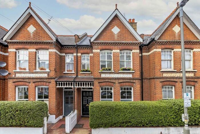 1 Bedroom Flat To Rent In Dinsmore Road, London, SW12