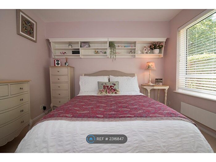 1 Bedroom Flat To Rent In Lawrence Court, Windsor, SL4