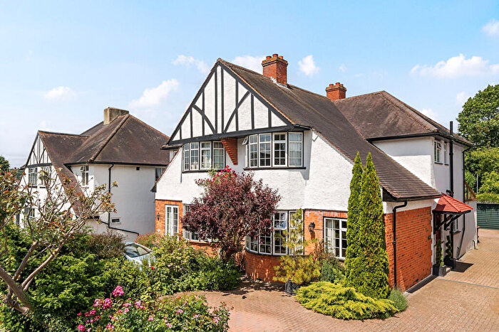 3 Bedroom Semi-Detached House For Sale In Park Avenue, Orpington, BR6