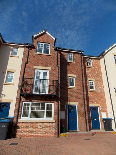 6 Bedroom House To Rent In Faraday Court, Sheraton Park, DH1