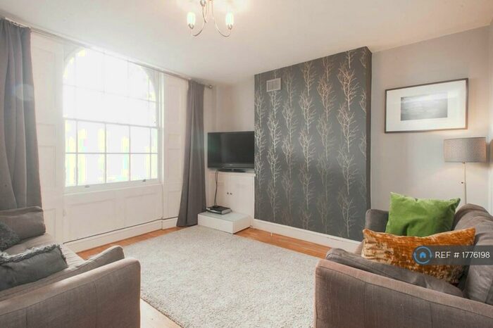 2 Bedroom Flat To Rent In Hemingford Road, London, N1