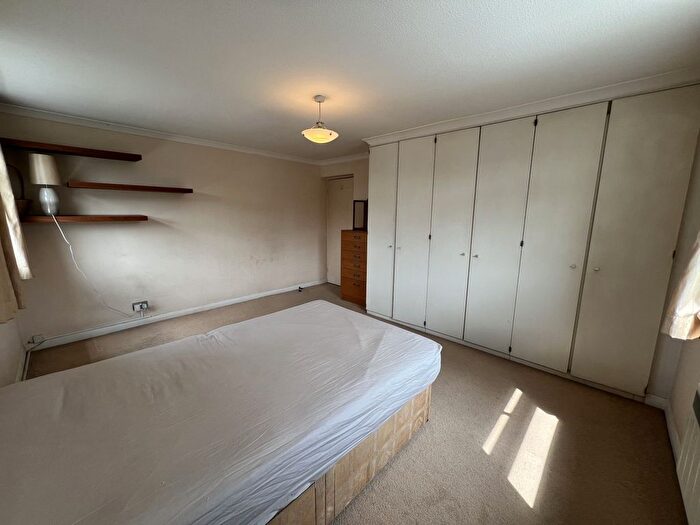 2 Bedroom Flat To Rent In Dorchester Court, Greenlands Road, Staines-Upon-Thames, Middlesex, TW18