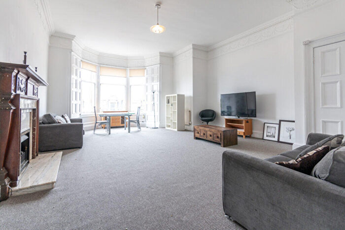 5 Bedroom Flat To Rent In L – Bruntsfield Place, Edinburgh, EH10