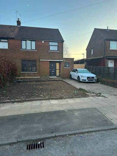 3 Bedroom Terraced House To Rent In Knowles Lane, Bradford, West Yorkshire, BD4