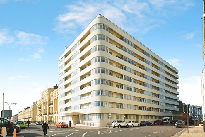 3 Bedroom Flat For Sale In Kings Road, Brighton, BN1