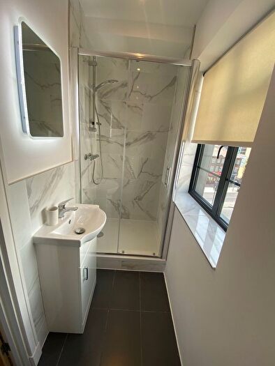 Studio To Rent In High Road, London, N22