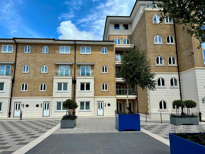 Houses for sale & to rent in BN23 6FE, Sovereign Close, St Anthonys