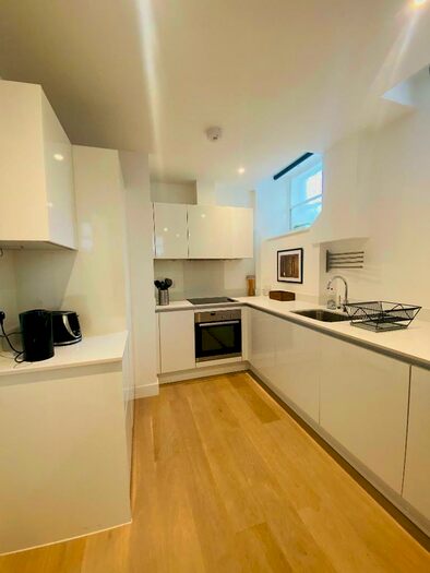 1 Bedroom Apartment To Rent In Avon Court, Clyde Square, Mile End, Westferry, Canary Wharf, London, E14