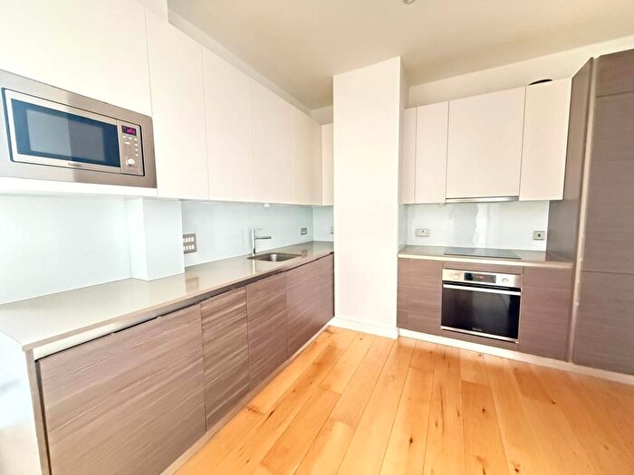 2 Bedroom Flat To Rent In Lampton Road, Hounslow Central, TW3