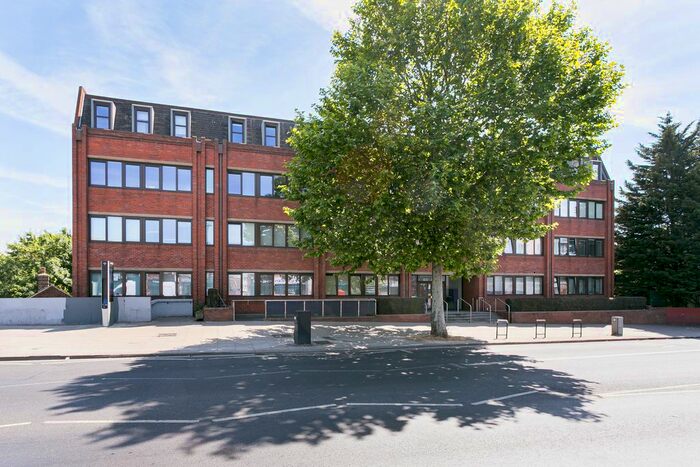 1 Bedroom Flat To Rent In Streatham High Road, London, SW16