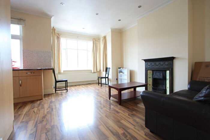 1 Bedroom Flat To Rent In Durnsford Road, London, SW19