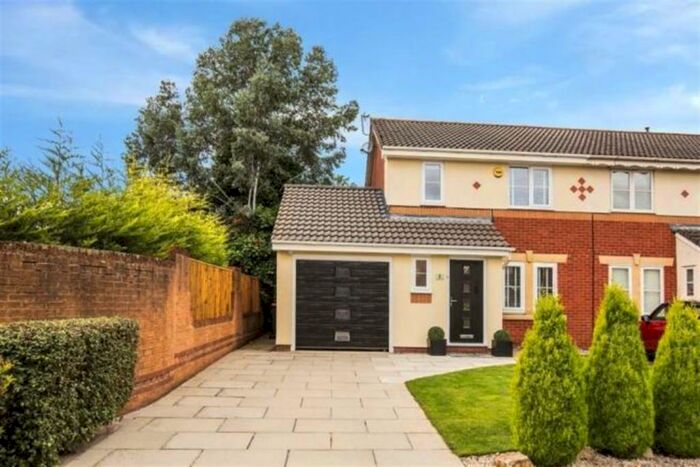 3 Bedroom Semi-Detached House To Rent In Hawfinch Grove Worsley Manchester, M28