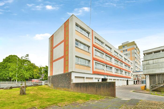 2 Bedroom Flat For Sale In Morley Court, Plymouth, PL1