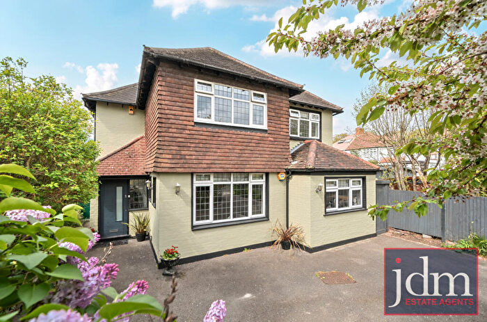 5 Bedroom Detached House To Rent In Fairoak Drive, London, SE9