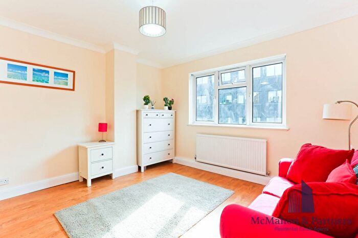 Studio To Rent In Borough High Street, London, SE1