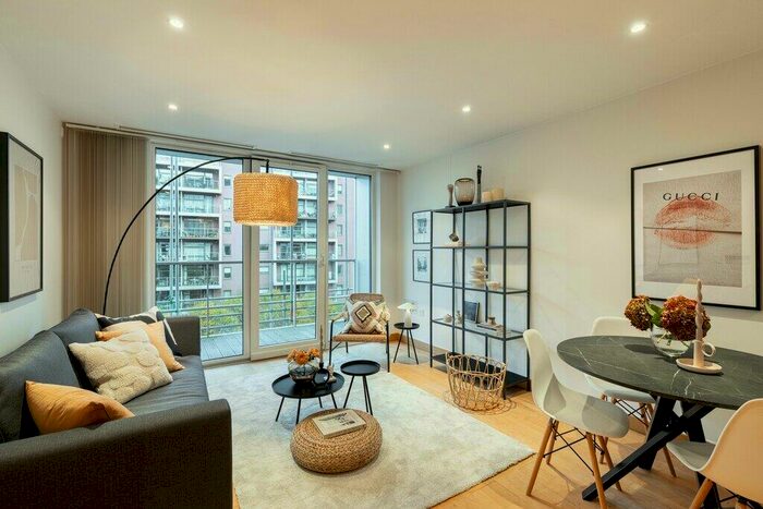 2 Bedroom Flat To Rent In Chelsea Bridge Wharf, Battersea, SW8