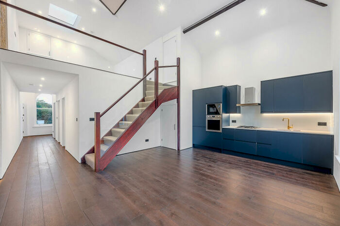 2 Bedroom Apartment To Rent In Southend Road, Beckenham, BR3