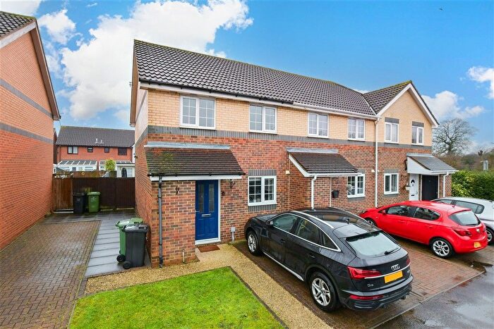 2 Bedroom End Of Terrace House For Sale In Scott Drive, Wickford, Essex, SS12