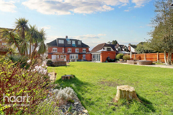 8 Bedroom Detached House For Sale In Parkstone Avenue, Hornchurch, RM11