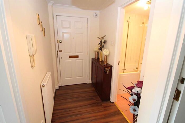 2 Bedroom Flat For Sale In Dempster Street, Greenock, PA15