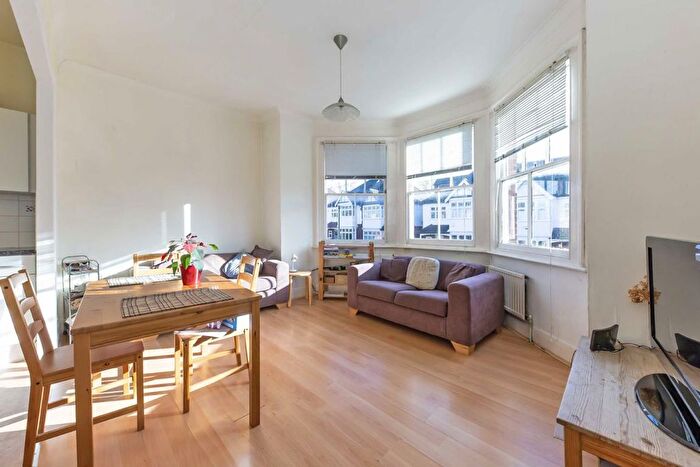 2 Bedroom Flat To Rent In Kirkstall Road, Streatham, SW2