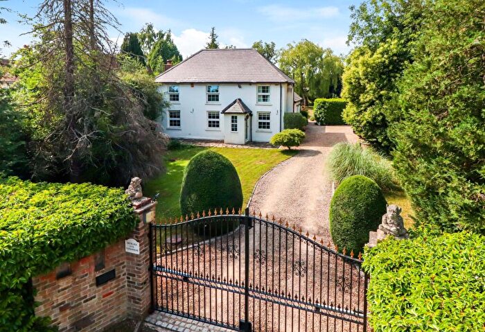 4 Bedroom Detached House For Sale In Amersham Road, Inkerman Hill, Hazlemere, HP15