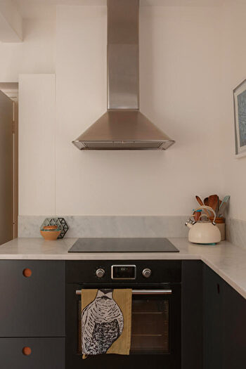 2 Bedroom Flat For Sale In Walton House, Montclare Street, London, E2