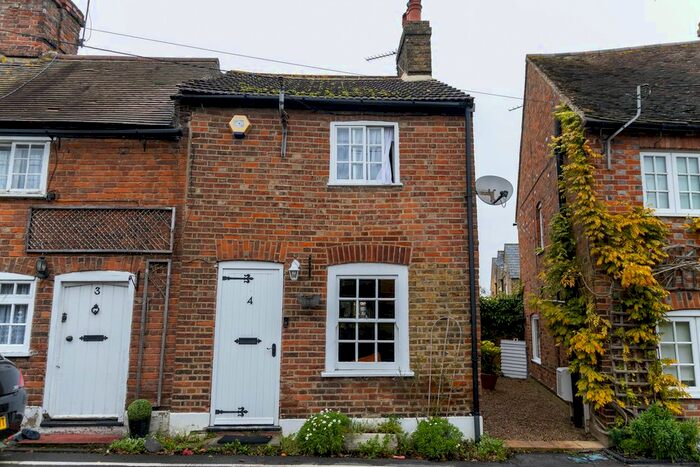 2 Bedroom End Of Terrace House For Sale In The Ridgeway, Gravesend, DA12