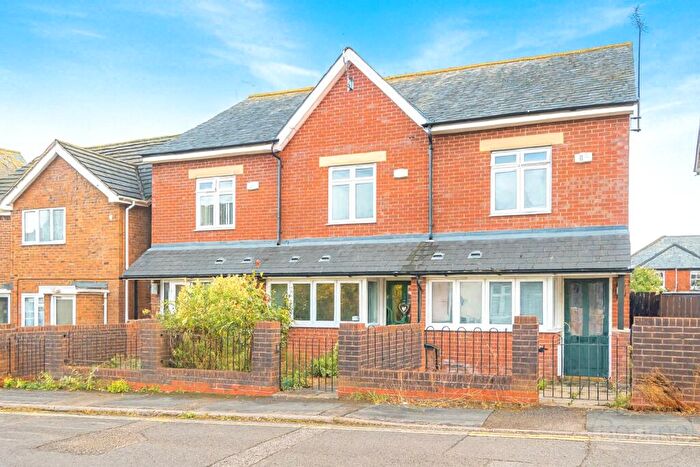 3 Bedroom Terraced House For Sale In Ackender Road, Alton, Hampshire, GU34