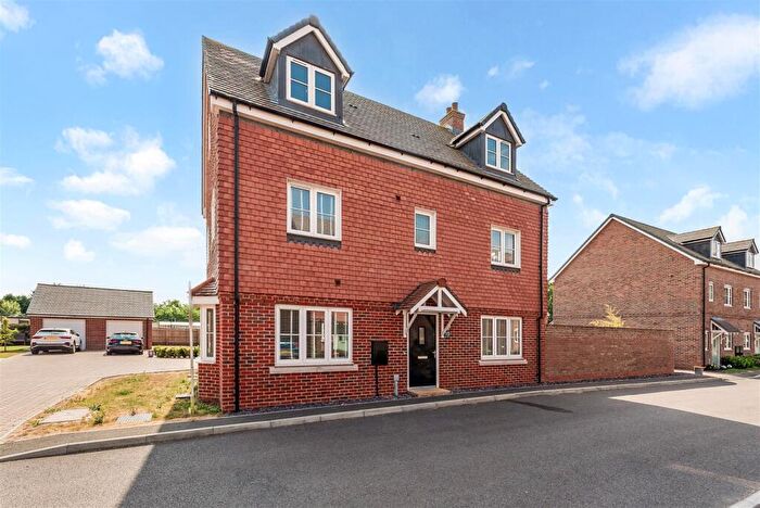 6 Bedroom Detached House For Sale In Edward Tompkins Road, Barnham, PO22