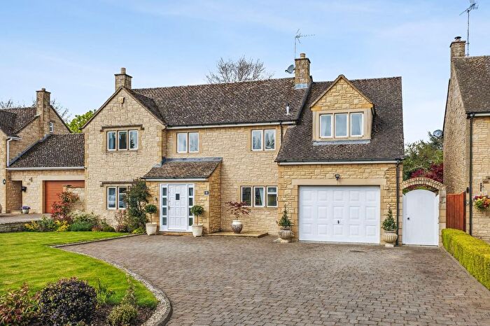 4 Bedroom Detached House For Sale In Lifford Gardens, Broadway, WR12