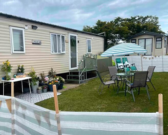2 Bedroom Caravan For Sale In Two Bed Private Sale Willerby Mistral, Homing Park, Seasalter, Whitstable, Kent, CT5