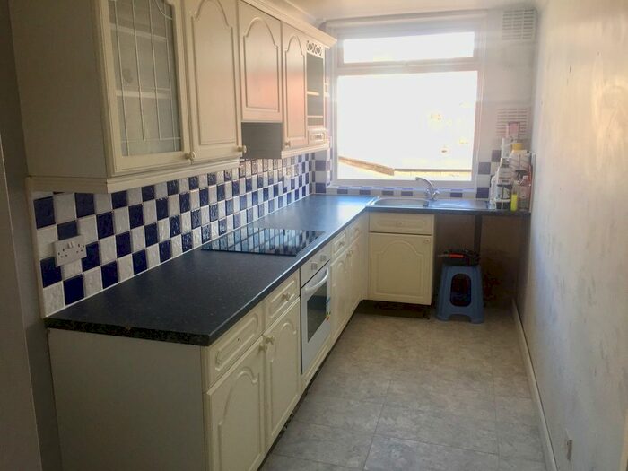 1 Bedroom Flat To Rent In Broadwater Boulevard Flats, Broadwater, Worthing, BN14