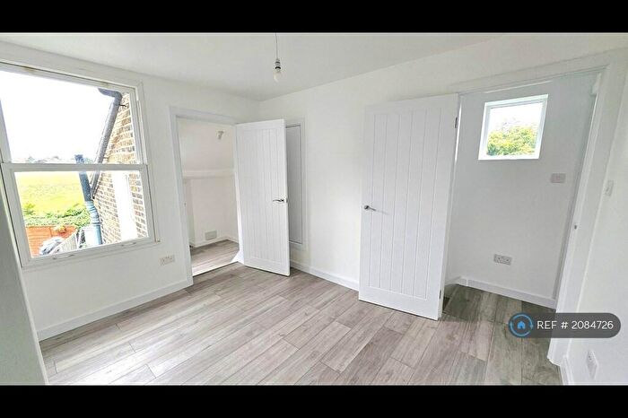 2 Bedroom End Of Terrace House To Rent In Brook Street, Erith, DA8