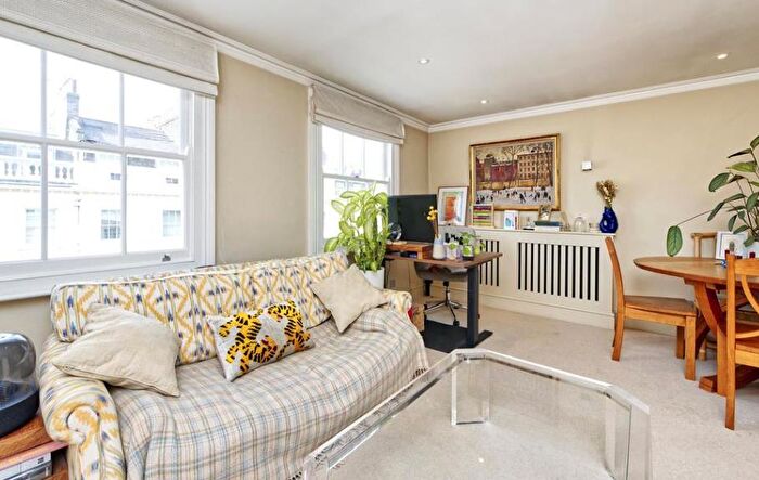 3 Bedroom Apartment To Rent In Baker Street, Marylebone, London, NW1