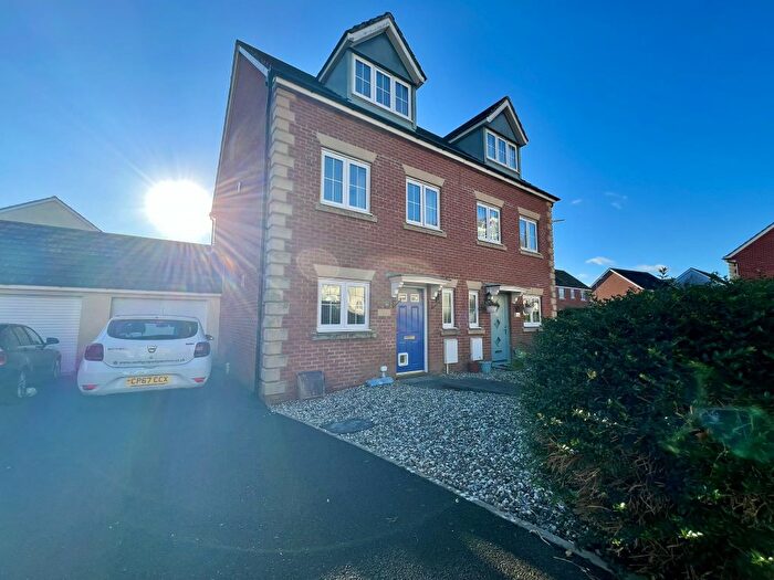 3 Bedroom Property To Rent In Meysydd Y Coleg, Carmarthen, Carmarthenshire, SA31