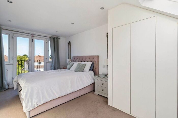 4 Bedroom Semi-detached House For Sale In Windmill Lane, Bushey Heath, WD23