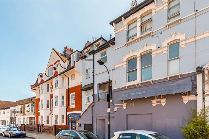 2 Bedroom Flat For Sale In Bulwer Street, Shepherds Bush, W12