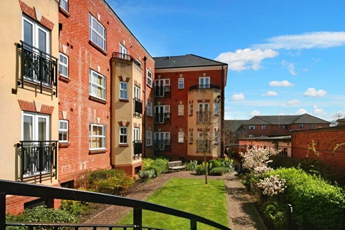 1 Bedroom Apartment For Sale In Post Office Lane, Beaconsfield, HP9