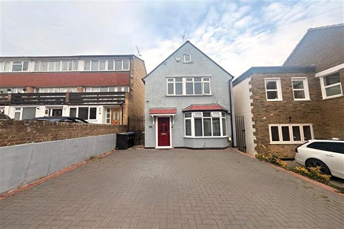 3 Bedroom Detached House To Rent In Princes Road, Buckhurst Hill, IG9