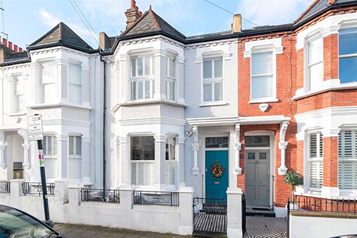 4 Bedroom Property To Rent In Jedburgh Street, London, SW11