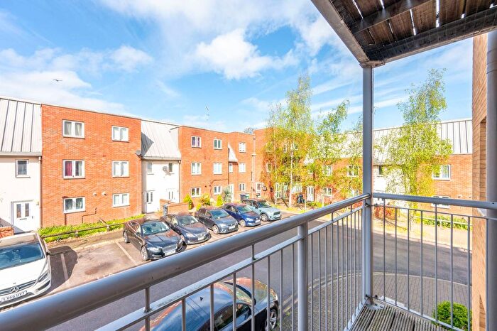 2 Bedroom Flat To Rent In King George Crescent, Wembley, HA0