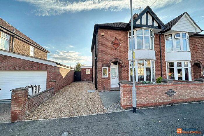 3 Bedroom Semi Detached House For Sale In Westbrook Park Road, Woodston, Peterborough, PE2