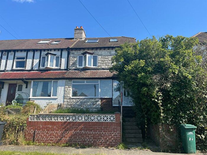 4 Bedroom Semi-Detached House To Rent In Bevendean Crescent, Brighton, BN2